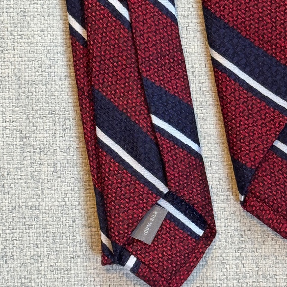 Daniel Cremieux Signature Sevenfold Red Navy White Necktie - Picture 3 of 3